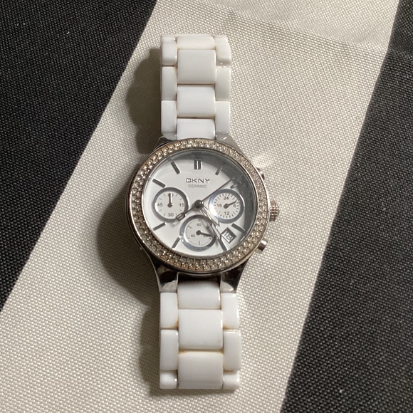 DKNY Women’s Watch White Silver-tone (NY-4985) - Picture 8 of 13